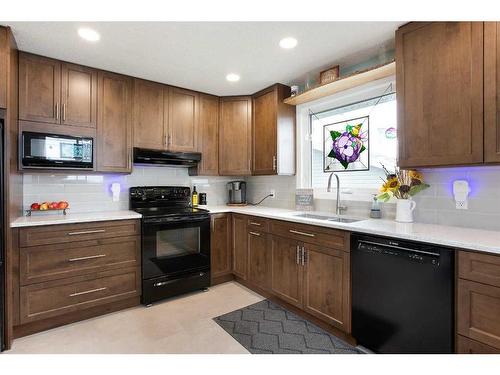 131 Rundlehorn Crescent Ne, Calgary, AB - Indoor Photo Showing Kitchen