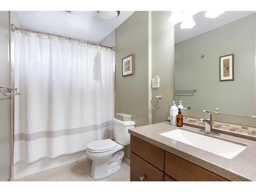 131 Rundlehorn Crescent Ne, Calgary, AB - Indoor Photo Showing Bathroom