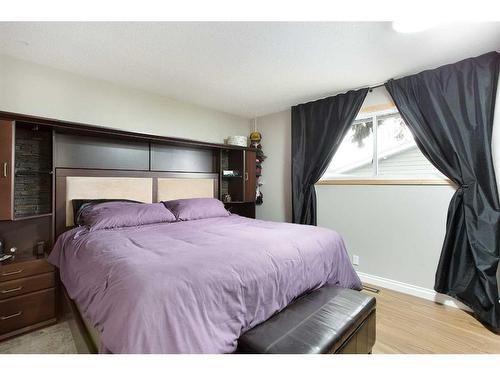 131 Rundlehorn Crescent Ne, Calgary, AB - Indoor Photo Showing Bedroom