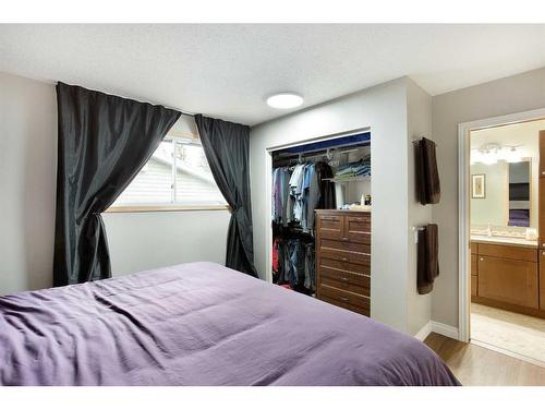 131 Rundlehorn Crescent Ne, Calgary, AB - Indoor Photo Showing Bedroom