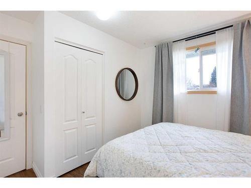 131 Rundlehorn Crescent Ne, Calgary, AB - Indoor Photo Showing Bedroom