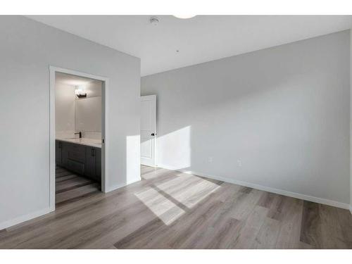 3115-33 Carringham Gate Nw, Calgary, AB - Indoor Photo Showing Other Room