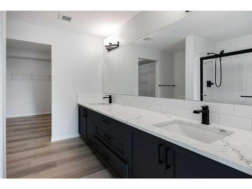 3115-33 Carringham Gate Nw, Calgary, AB - Indoor Photo Showing Bathroom