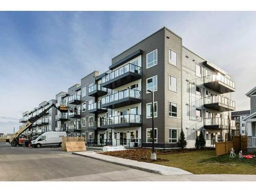 3115-33 Carringham Gate Nw, Calgary, AB - Outdoor With Facade