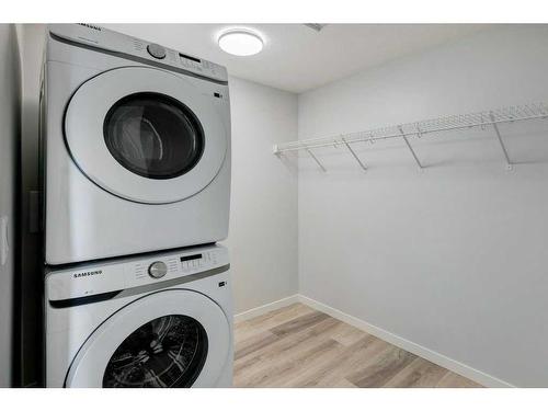 3115-33 Carringham Gate Nw, Calgary, AB - Indoor Photo Showing Laundry Room