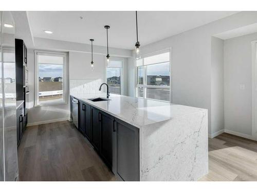 3115-33 Carringham Gate Nw, Calgary, AB - Indoor Photo Showing Kitchen With Upgraded Kitchen