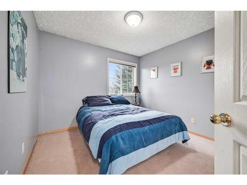 100 Cove Road, Chestermere, AB - Indoor Photo Showing Bedroom