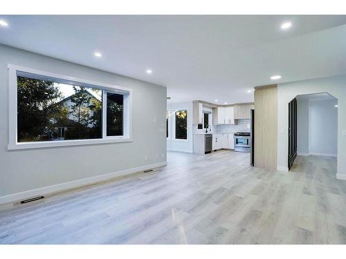 59 Douglas Shore Close Se, Calgary, AB - Indoor Photo Showing Living Room