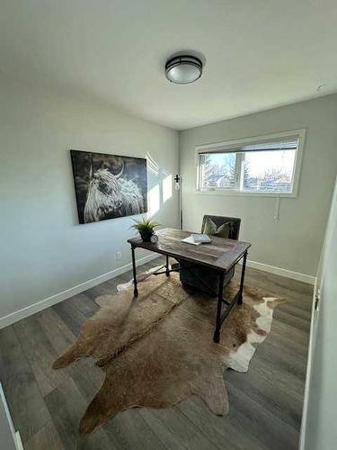 21 Healy Drive Sw, Calgary, AB - Indoor Photo Showing Living Room