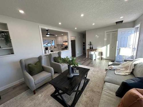 21 Healy Drive Sw, Calgary, AB - Indoor Photo Showing Living Room