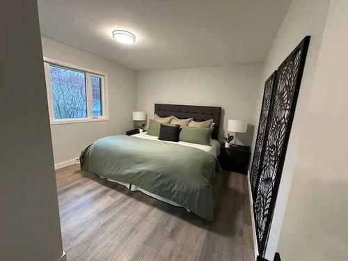 21 Healy Drive Sw, Calgary, AB - Indoor Photo Showing Bedroom