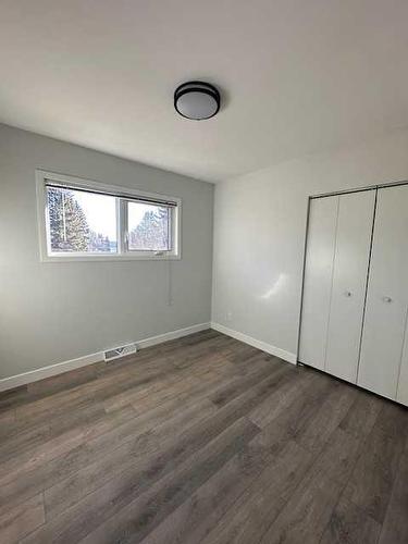 21 Healy Drive Sw, Calgary, AB - Indoor Photo Showing Other Room