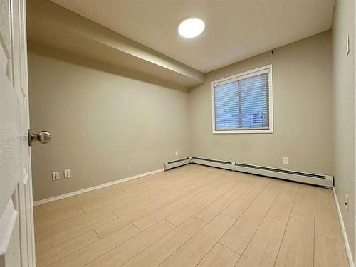 4115-60 Panatella Street Nw, Calgary, AB - Indoor Photo Showing Other Room