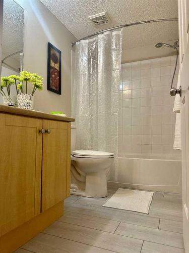 4115-60 Panatella Street Nw, Calgary, AB - Indoor Photo Showing Bathroom