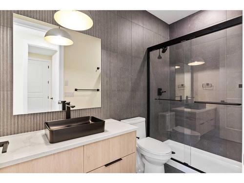 193 South Shore View, Chestermere, AB - Indoor Photo Showing Bathroom