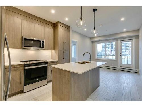 1118-395 Skyview Parkway Ne, Calgary, AB - Indoor Photo Showing Kitchen With Double Sink With Upgraded Kitchen