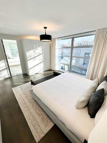 129 10 Avenue Nw, Calgary, AB - Indoor Photo Showing Bedroom