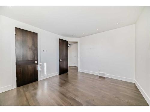 129 10 Avenue Nw, Calgary, AB - Indoor Photo Showing Other Room