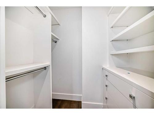 129 10 Avenue Nw, Calgary, AB - Indoor With Storage