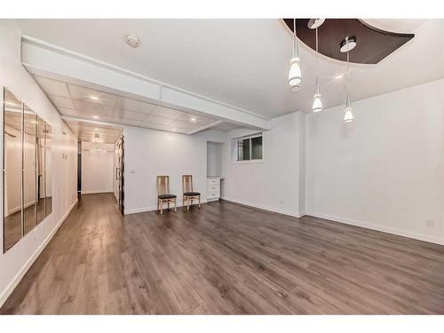 129 10 Avenue Nw, Calgary, AB - Indoor Photo Showing Kitchen