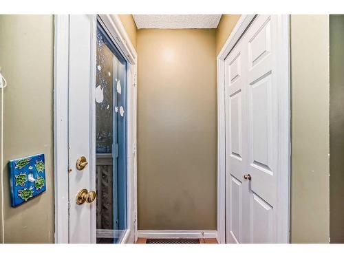 219 Coachway Road Sw, Calgary, AB - Indoor Photo Showing Other Room