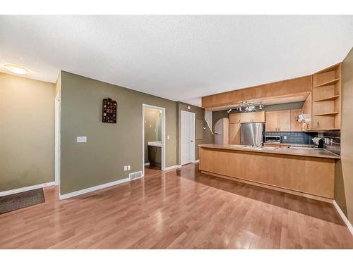 219 Coachway Road Sw, Calgary, AB - Indoor Photo Showing Kitchen