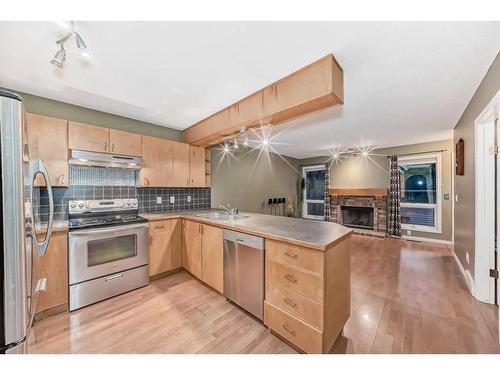 219 Coachway Road Sw, Calgary, AB - Indoor Photo Showing Kitchen