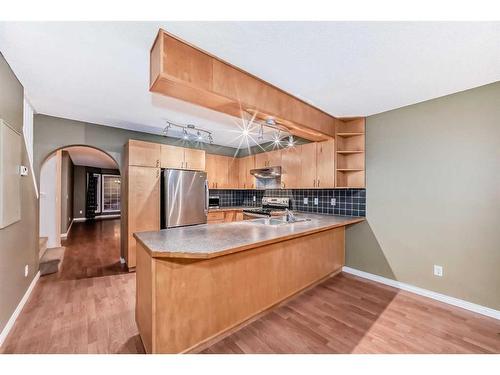 219 Coachway Road Sw, Calgary, AB - Indoor Photo Showing Kitchen