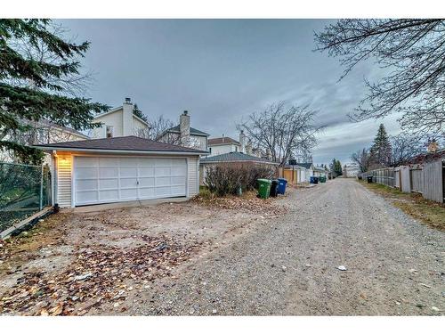 219 Coachway Road Sw, Calgary, AB - Outdoor