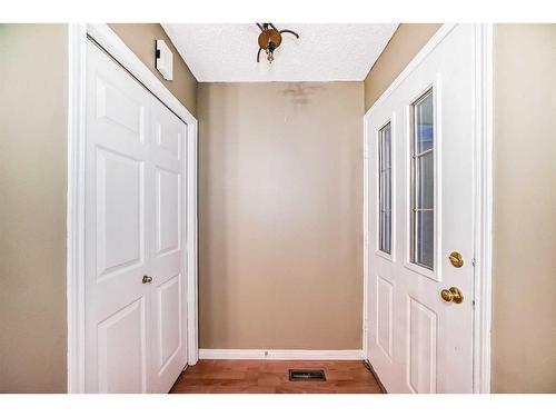 219 Coachway Road Sw, Calgary, AB - Indoor Photo Showing Other Room