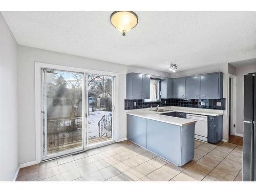 1515 43 Street Se, Calgary, AB - Indoor Photo Showing Kitchen