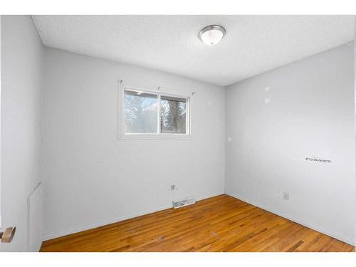 1515 43 Street Se, Calgary, AB - Indoor Photo Showing Other Room