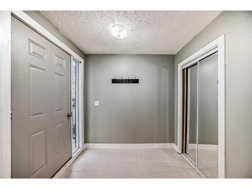 4-1622 28 Avenue Sw, Calgary, AB - Indoor Photo Showing Other Room