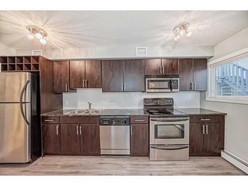 4-1622 28 Avenue Sw, Calgary, AB - Indoor Photo Showing Kitchen