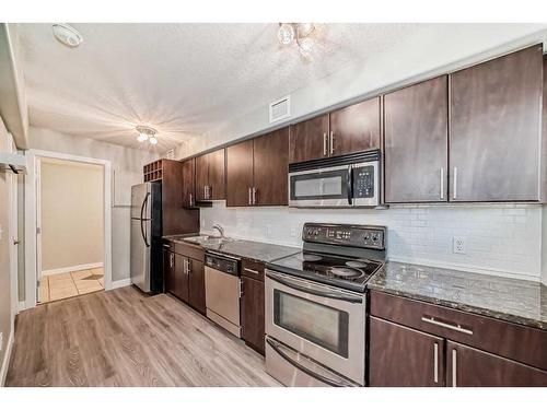 4-1622 28 Avenue Sw, Calgary, AB - Indoor Photo Showing Kitchen