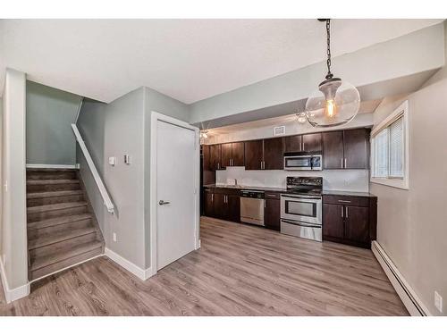 4-1622 28 Avenue Sw, Calgary, AB - Indoor Photo Showing Kitchen