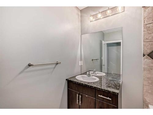 4-1622 28 Avenue Sw, Calgary, AB - Indoor Photo Showing Bathroom