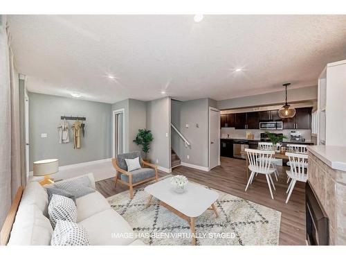 4-1622 28 Avenue Sw, Calgary, AB - Indoor Photo Showing Living Room