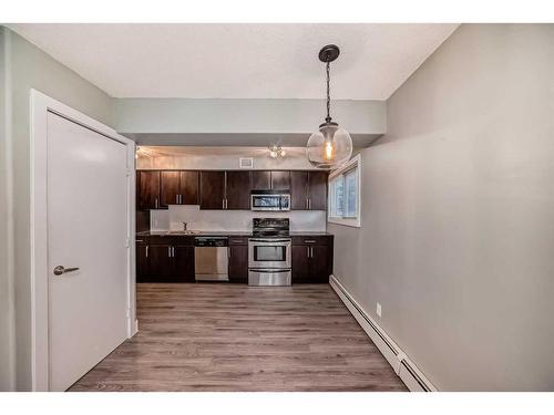 4-1622 28 Avenue Sw, Calgary, AB - Indoor Photo Showing Kitchen