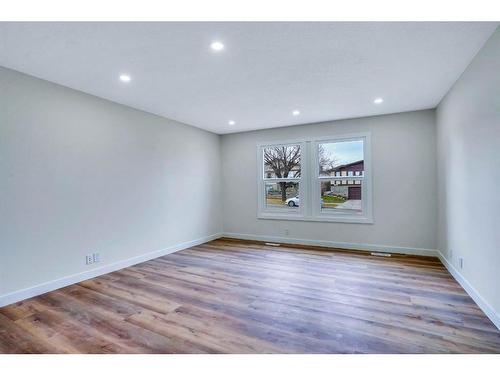 8332 Centre Street Ne, Calgary, AB - Indoor Photo Showing Other Room