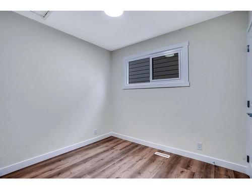 8332 Centre Street Ne, Calgary, AB - Indoor Photo Showing Other Room