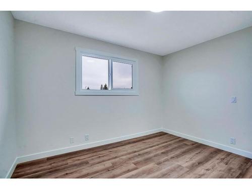 8332 Centre Street Ne, Calgary, AB - Indoor Photo Showing Other Room