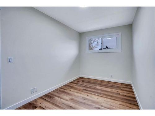 8332 Centre Street Ne, Calgary, AB - Indoor Photo Showing Other Room