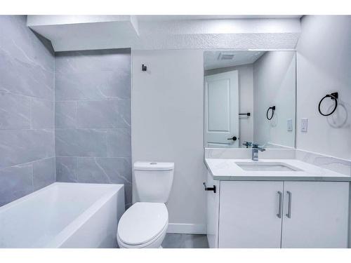 8332 Centre Street Ne, Calgary, AB - Indoor Photo Showing Bathroom