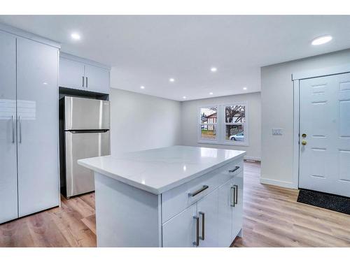 8332 Centre Street Ne, Calgary, AB - Indoor Photo Showing Kitchen