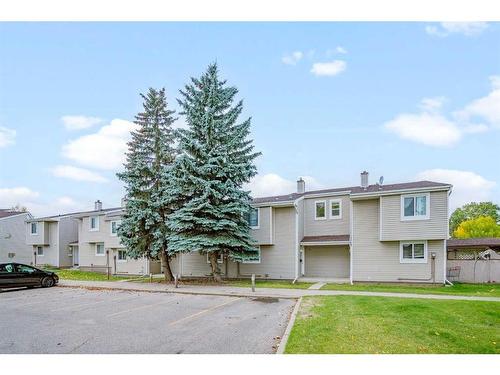 34-3032 Rundleson Road Ne, Calgary, AB - Outdoor