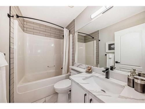 281 Cranberry Close Se, Calgary, AB - Indoor Photo Showing Bathroom