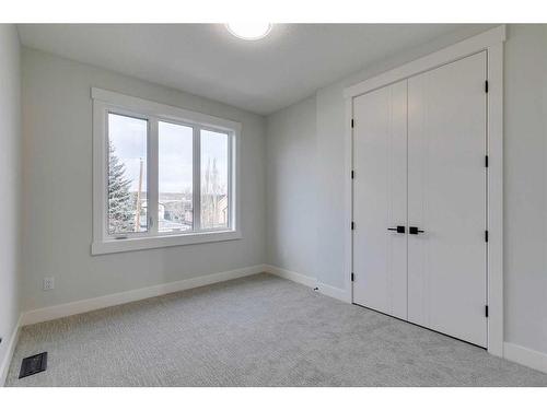 2430 26 Avenue Nw, Calgary, AB - Indoor Photo Showing Other Room