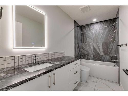 2430 26 Avenue Nw, Calgary, AB - Indoor Photo Showing Bathroom