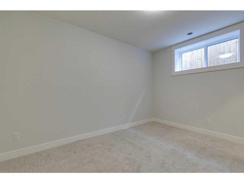 2430 26 Avenue Nw, Calgary, AB - Indoor Photo Showing Other Room